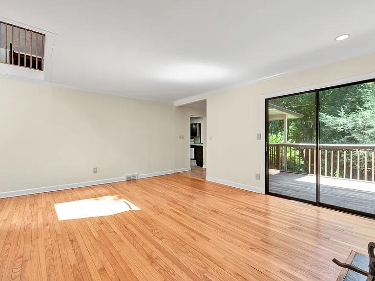 21 Old Redding Rd — Photo 25