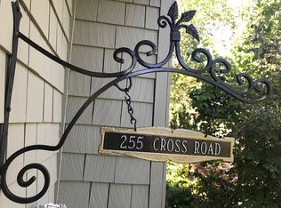 255 Cross Rd, Oakland, CA 94618