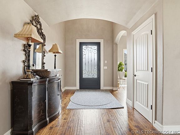 5th image of 2821 E 103rd Pl