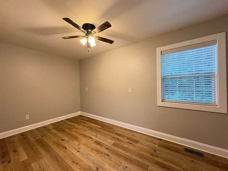 1112 Stephens St — Photo 6