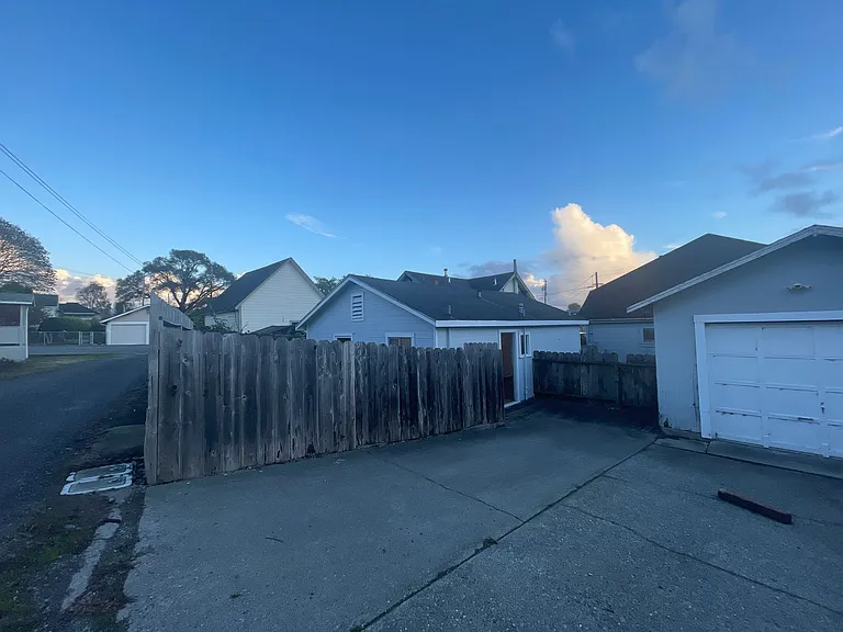 576 Main St — Photo 28