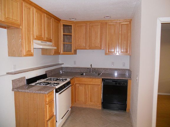 4th image of 684 W 2nd St APT 1