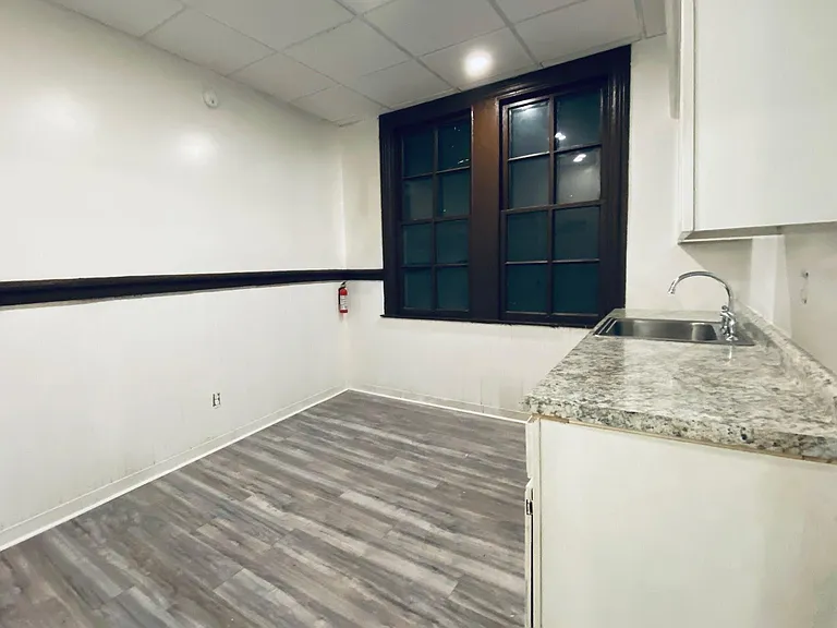 7 Solar St #2 — Photo 4