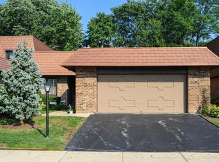 3914 Dundee Rd, Northbrook, IL 60062