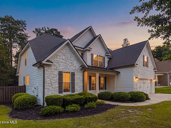 3rd image of 904 Sumter Landing Court