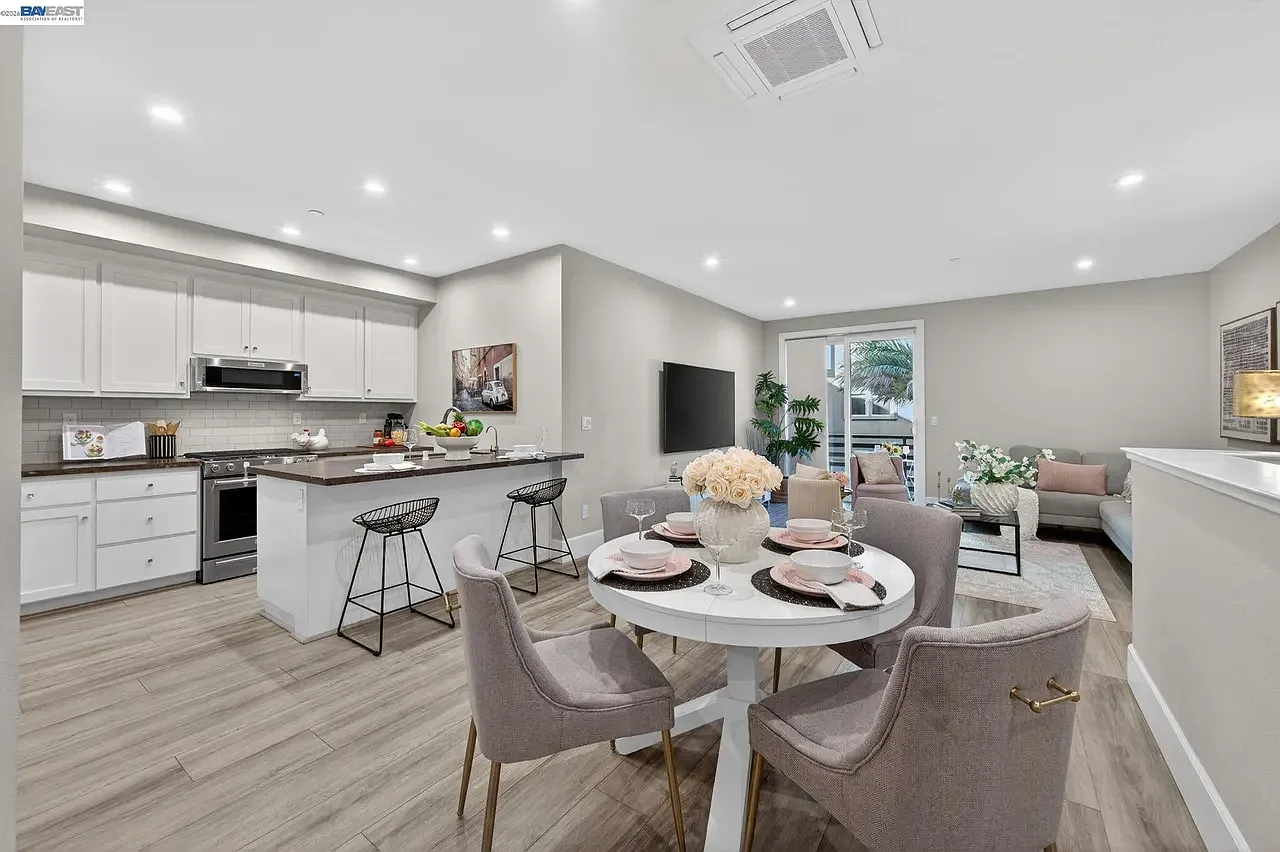 3 bed, $1,400 — Photo 2