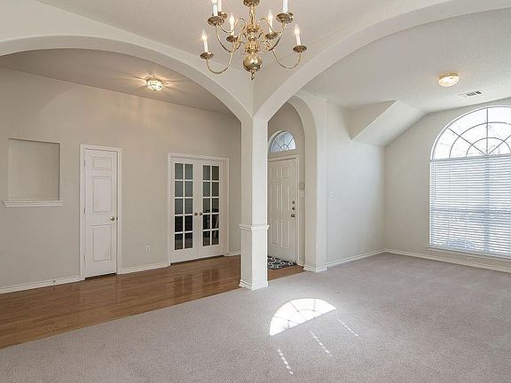 3rd image of 9411 Vista Cir