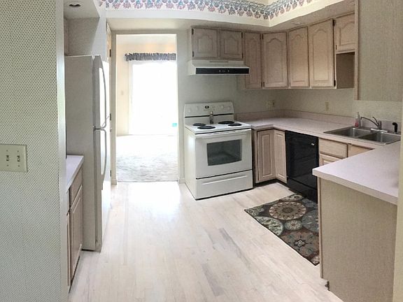 3rd image of 2424 Shoreham Highlands St #A