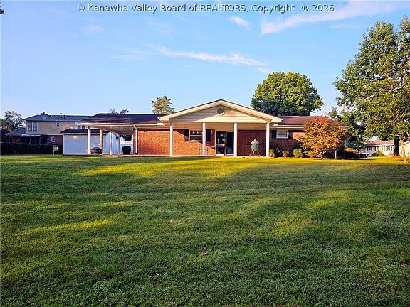 3rd image of 912 Mossman Cir