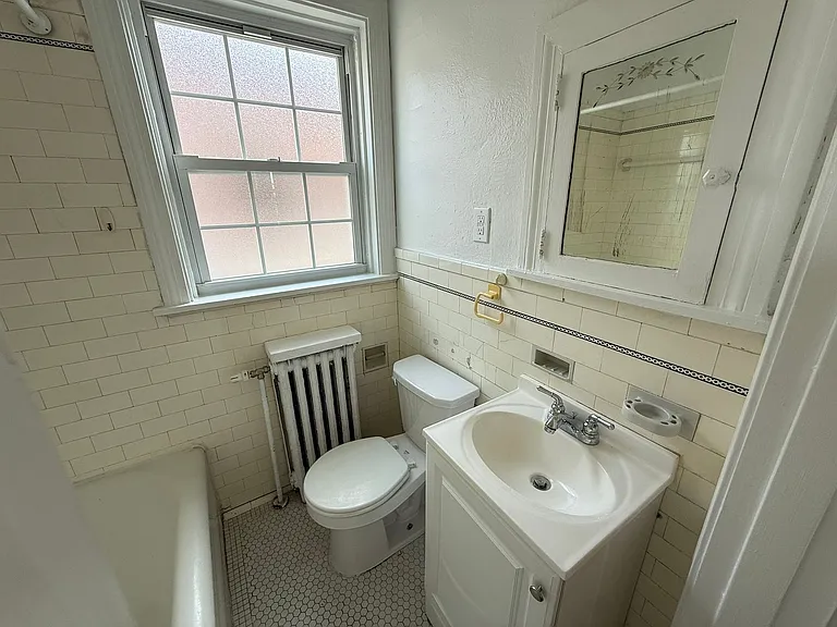 Bayard Manor Apartments — Photo 36