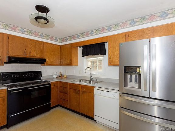 3rd image of 23 Laporte Dr