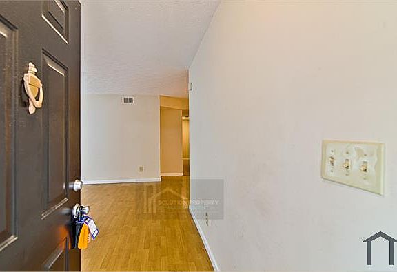 4th image of 1102 Augusta Dr SE