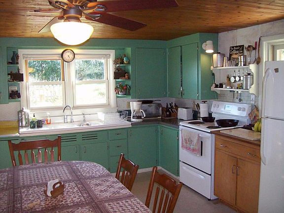 4th image of 298 Coffee St