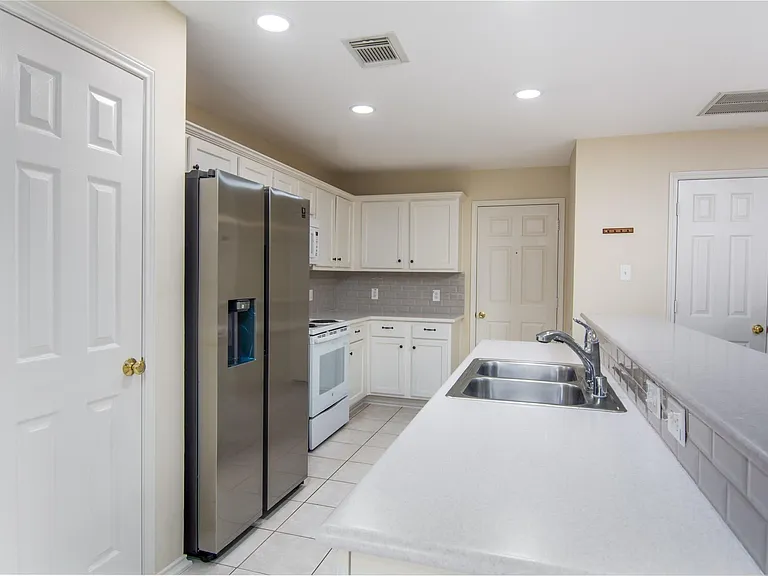 127 N Villa Oaks Dr — Photo 16
