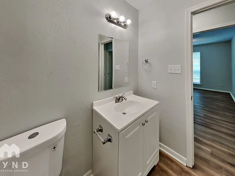 915 Winnie St — Photo 14