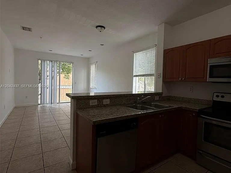 17640 NW 73rd Ave #200-19 — Photo 2