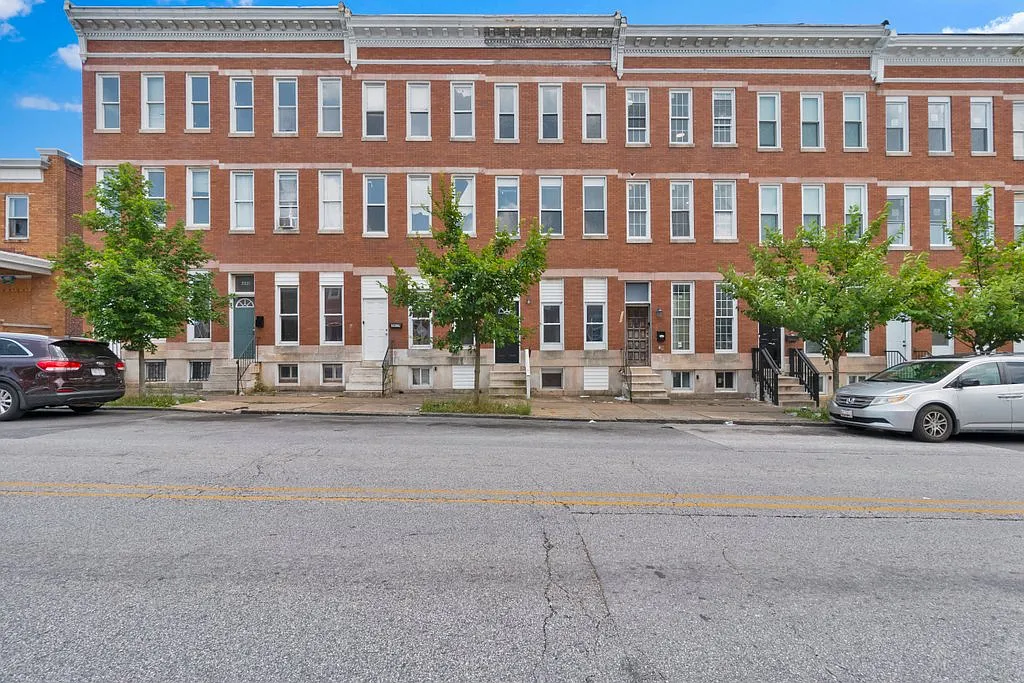 7 bed, 1400 sqft, $3,000 — Photo 1