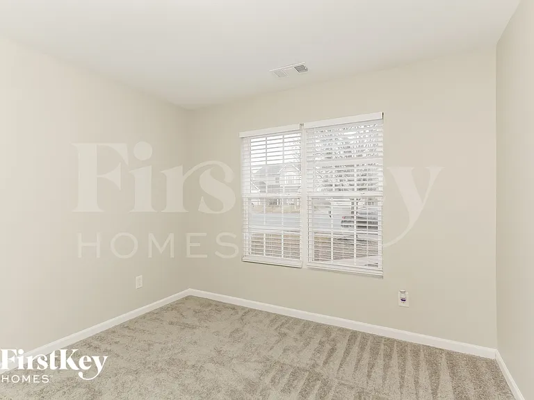 7307 Woodbourne Ln — Photo 11