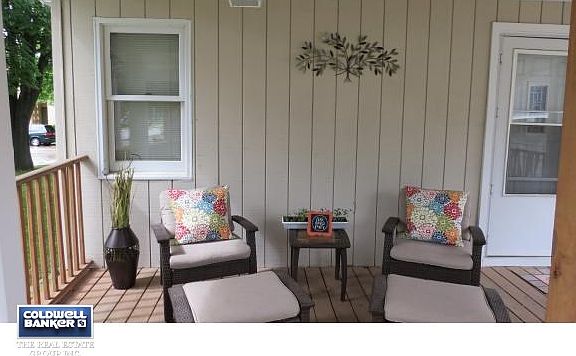 Nice covered back deck!