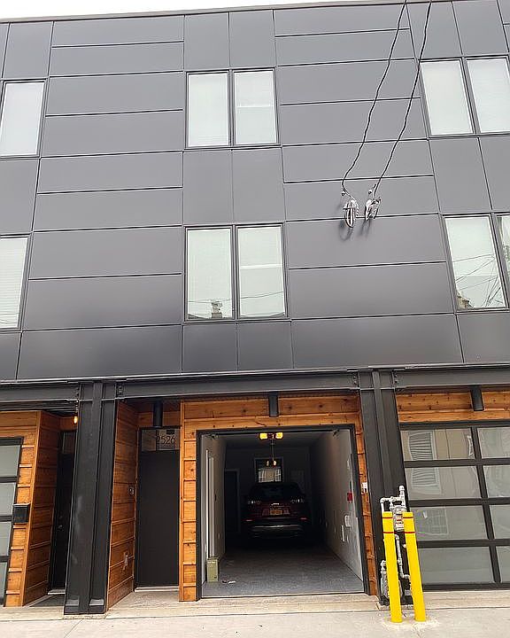 2nd image of 2526 E Albert St