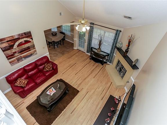 3rd image of 8015 Oxford Dr