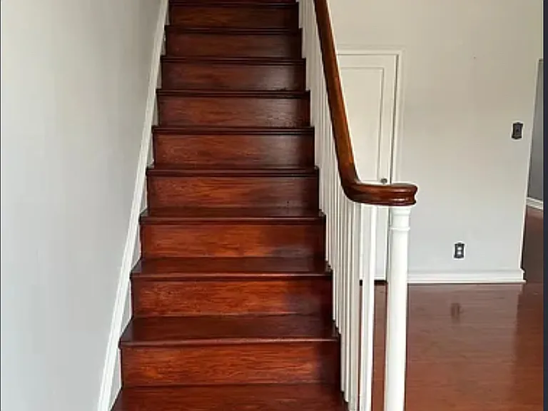 Large St — Photo 6