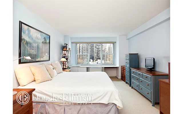 Sold by Douglas Elliman | media 27