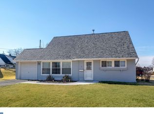 2 Hay Rd, Levittown, PA 19056