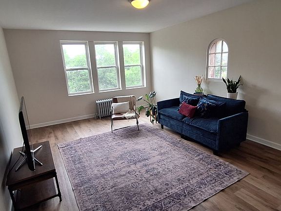4th image of 815 E 53rd St APT 3