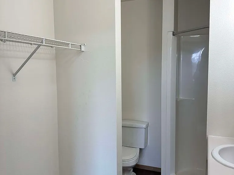 Dakota E & W Apartments — Photo 51