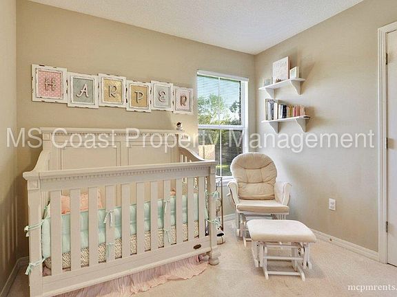 5th image of 15035 Warren Dr