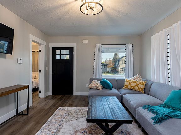 3rd image of 2614 W Kiernan Ave