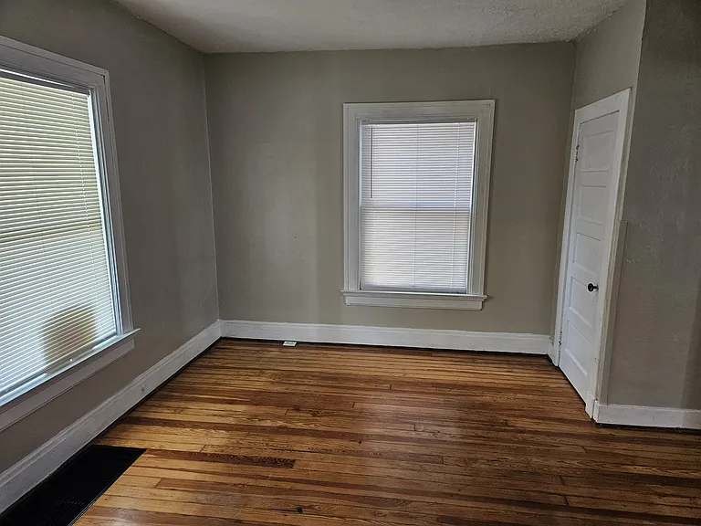 804 E Stewart St — Photo 26