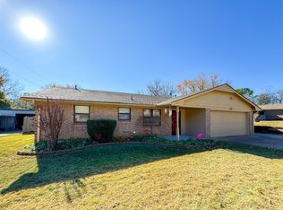 902 Susan Dr, Noble, OK 73068
