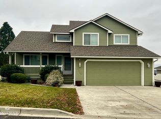 5002 Overbluff Dr, Yakima, WA 98901