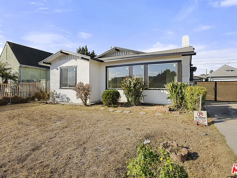 5465 S Victoria Ave — Photo 1