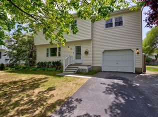 10 James Dr, Saratoga Springs, NY 12866