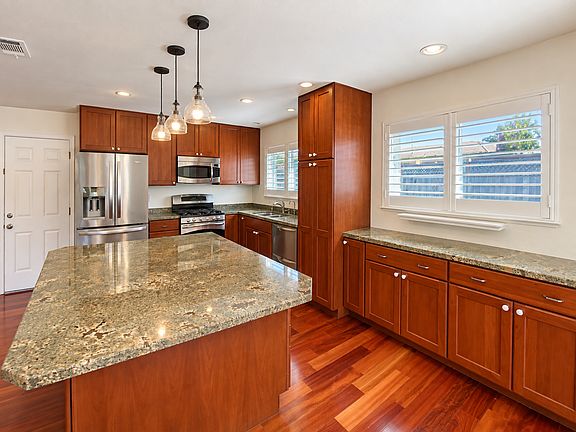4th image of 299 Chase Ct