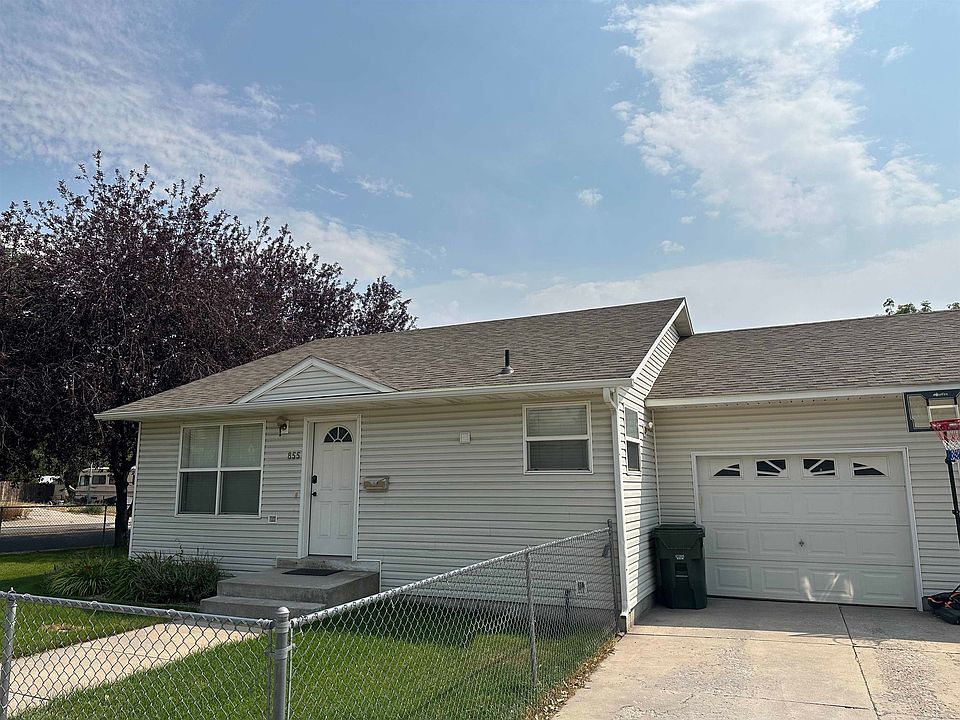 1st image of 855 E Walnut St