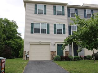 221 Morlatt Ln, Martinsburg, WV 25404