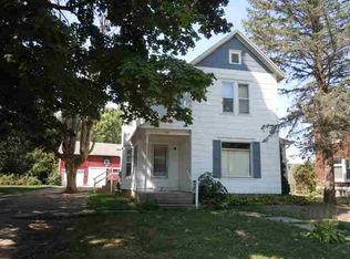 725-725 1/2 W Logan St, Lena, IL 61048