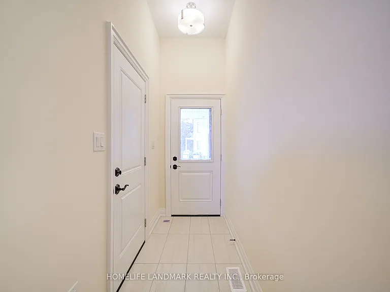 4285 Major Mackenzie Dr E — Photo 3