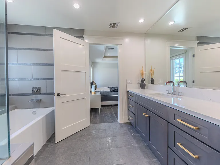 2150 S El Molino Ave — Photo 31