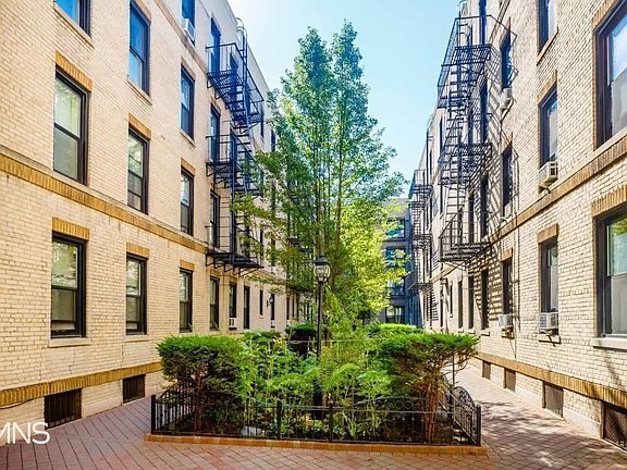 5th image of 3049 Crescent St APT H3a4
