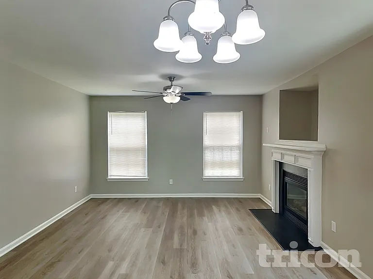 310 Winding Canyon Dr — Photo 2
