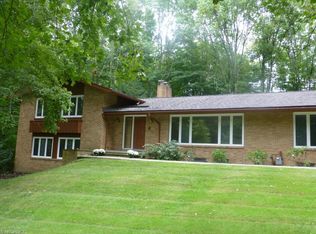 40 Farwood Dr, Moreland Hills, OH