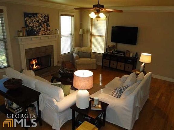 3rd image of 2049 Hatteras Way NW
