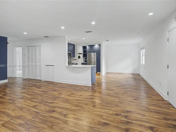 6815 Edgewater Dr APT 201, Coral Gables, FL 33133
