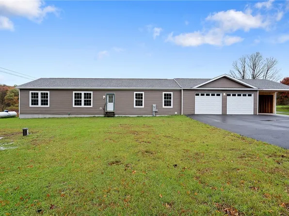 317 S Railroad St, Parish, NY 13131