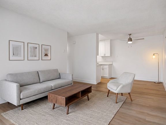5th image of 1019 Peach Ave APT 1
